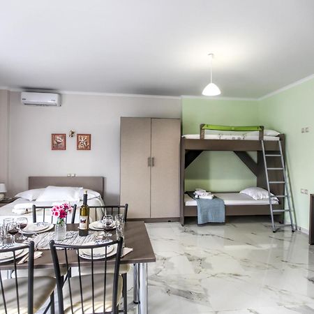 Del Sol #1 Meteora Luxurious Family Suites กาลัมปากา ภายนอก รูปภาพ