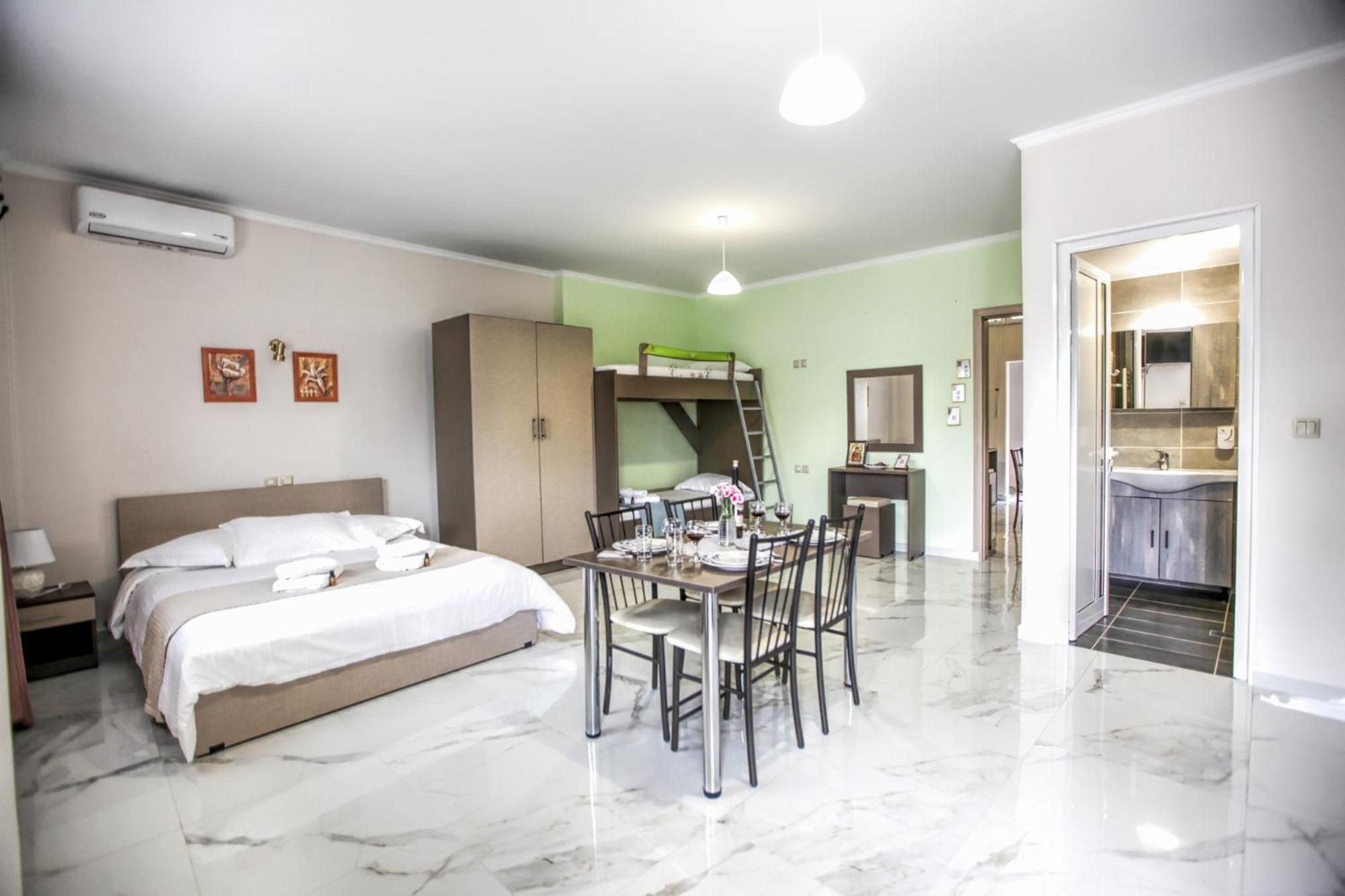 Del Sol #1 Meteora Luxurious Family Suites กาลัมปากา ภายนอก รูปภาพ