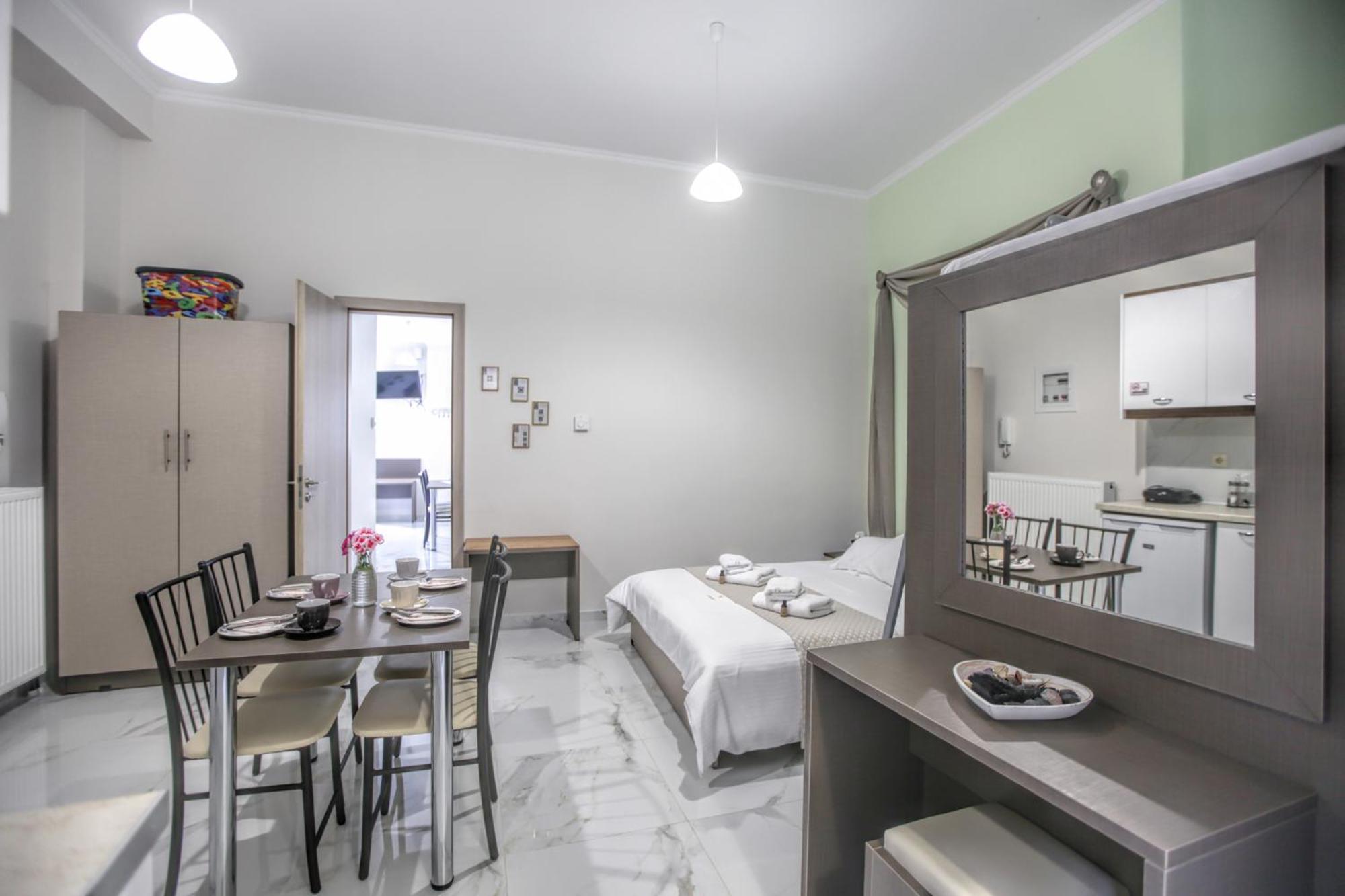 Del Sol #1 Meteora Luxurious Family Suites กาลัมปากา ภายนอก รูปภาพ