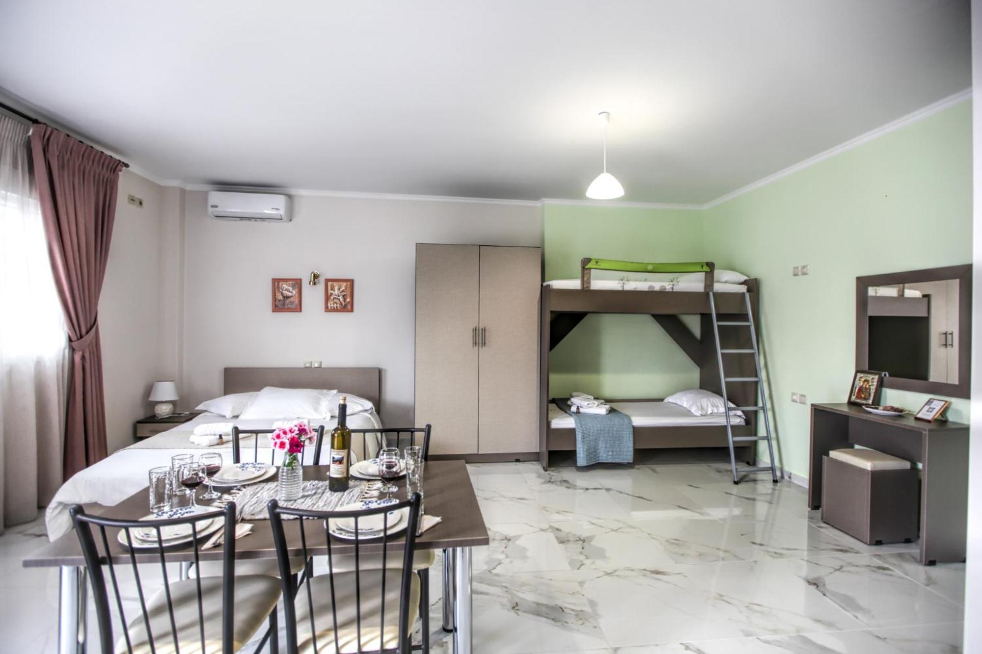 Del Sol #1 Meteora Luxurious Family Suites กาลัมปากา ภายนอก รูปภาพ