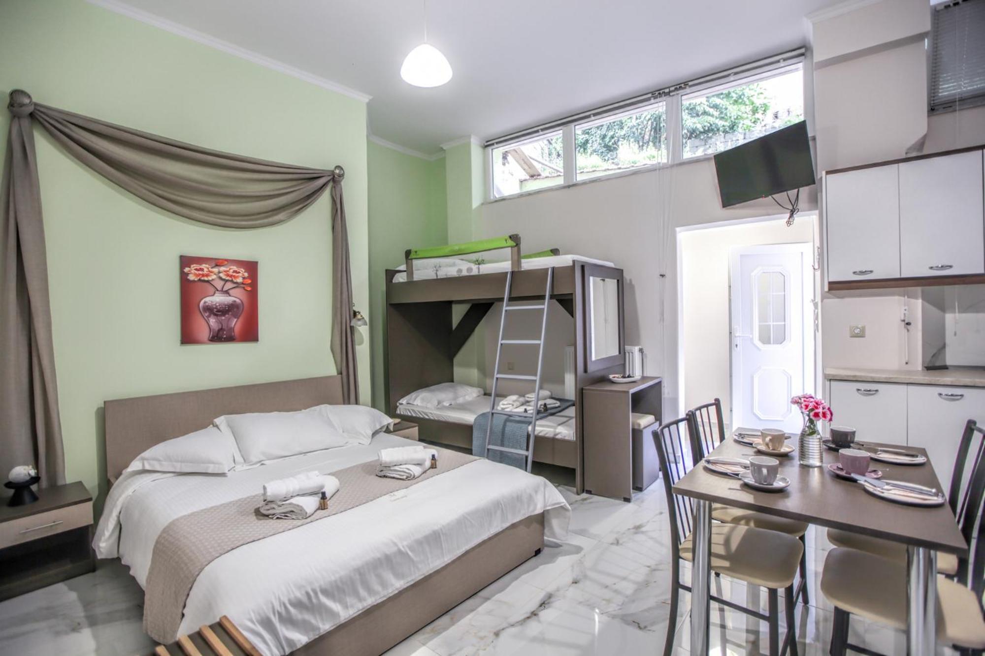 Del Sol #1 Meteora Luxurious Family Suites กาลัมปากา ภายนอก รูปภาพ