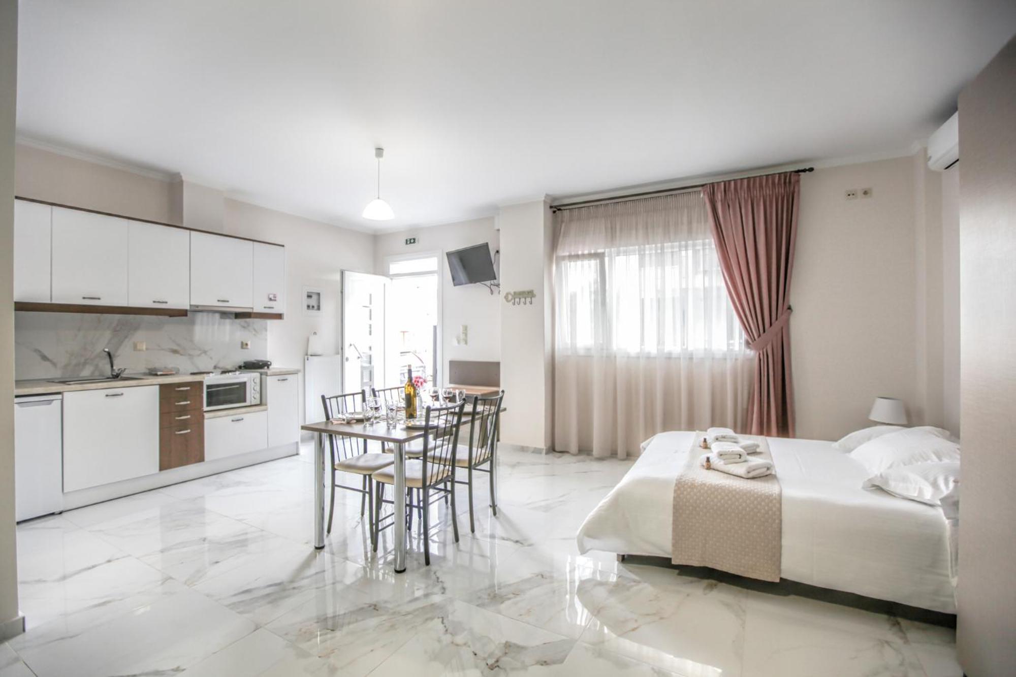 Del Sol #1 Meteora Luxurious Family Suites กาลัมปากา ภายนอก รูปภาพ